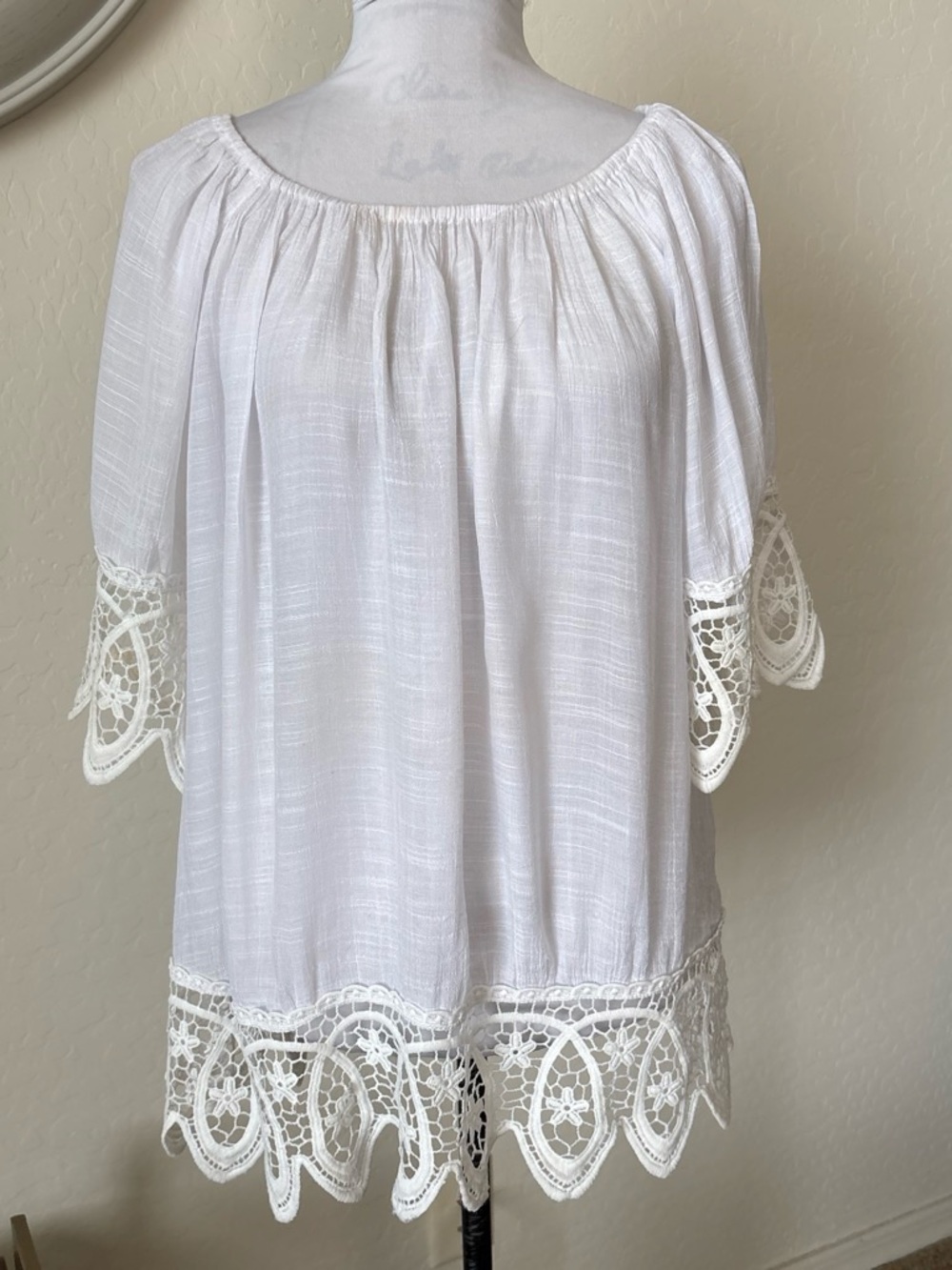 Sundance women’s ELEGANT OFF SHOULDER WHITE LACE oversized TOP WITH BELL SLEEVE - Picture 4 of 10